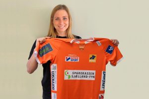 Angelica Wallén fastholder en Odense spillertrøje, eftersom hun har skrevet under på enkontrakt