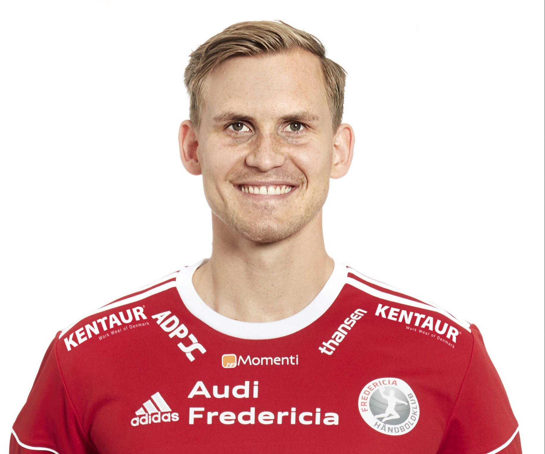 Rasmus Theimer-Jensen stiller op til interview omkring hans håndboldkarriere