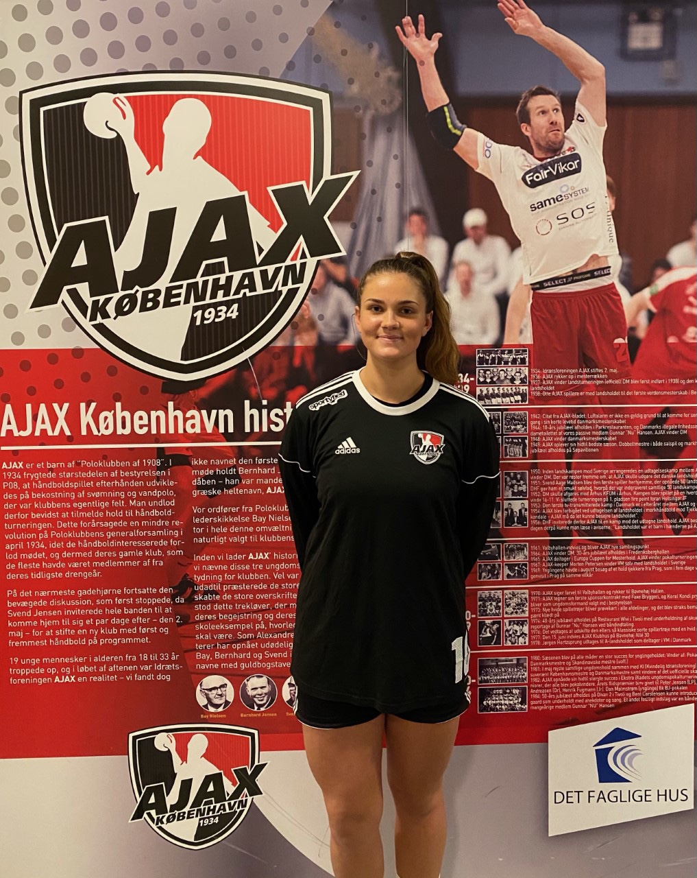 Emma Helene Karsbæk Eggertsen skriver kontrakt med Ajax København