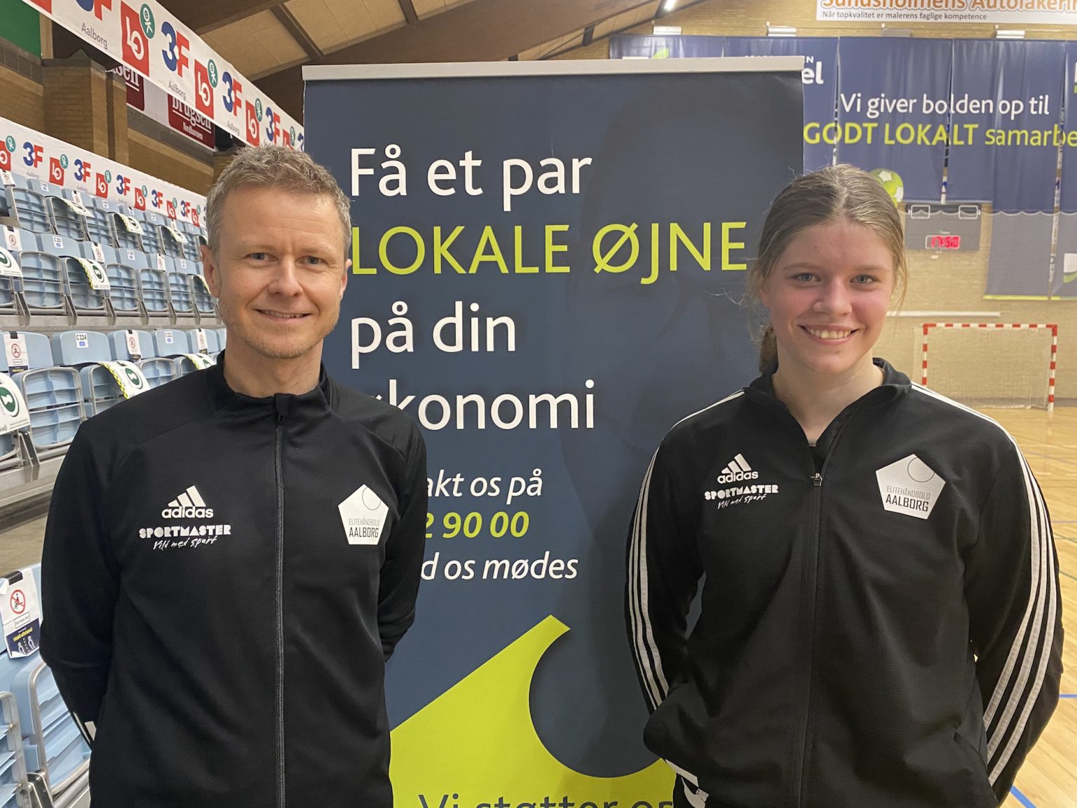 Camilla Rubæk skriver under på talentaftale med EH Aalborg